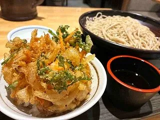 蕎麦のウエストもあるんだよ 生そばウエス…