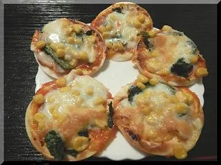 初めて作った≪餃子の皮ピザ≫