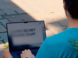 AirPodsで顔をそらすとMacの画面…