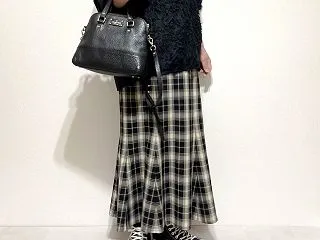 いつの時代も流行り関係なくチェックのスカ…