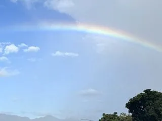 虹の朝