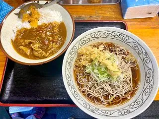 にはち（平和島）カレーとそばセット〔冷〕…