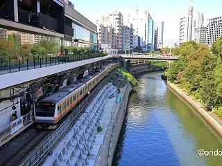 帰ってきた神田川の眺め、御茶ノ水駅にて