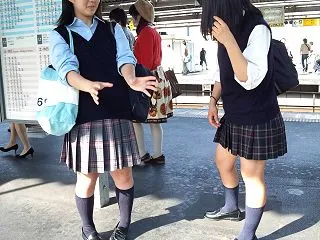 街撮り制服JK！