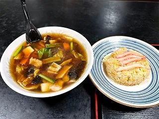 青森県八戸市/カニの身がトッピングされた…