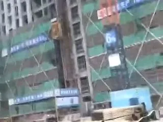 バカがクレーンからぶら下がった後…