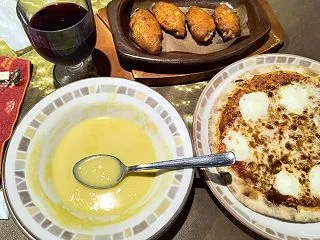 帰宅前のサイゼ／サイン会を目前に緊張して…