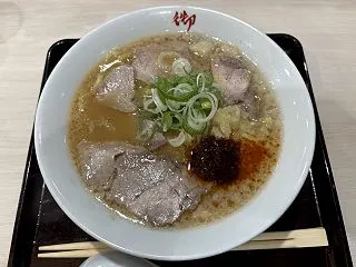 新宿三丁目「御山」！ガツンとくる新宿系ジ…