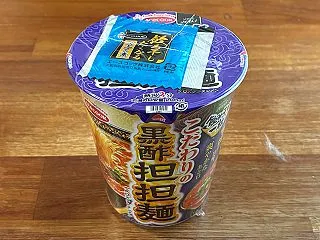 「飲み干す一杯 黒酢担担麺」練り胡麻を利…