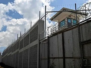 コスタリカ、ブケレに倣い、超大型厳重刑務…