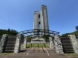 国際交流庭園とアイランドタワースカイクラ…