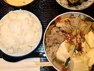 右膝治らず痛み残る