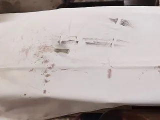 血と泥まみれズボン