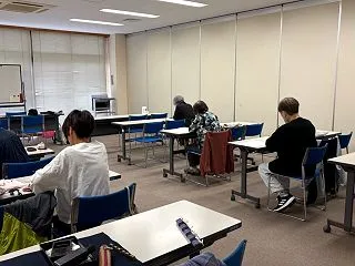 金曜日のお稽古のお部屋が明るい所に変わり…