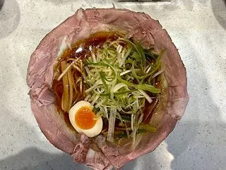 西新宿：ラーメン大戦争の絶品やみつき特製…