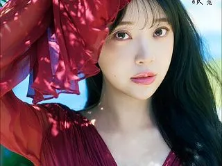 堀未央奈写真集 深紅の余韻