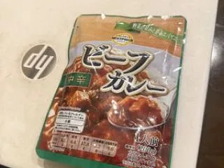 100円のレトルトビーフカレーにワイは何…