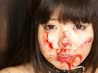 女の肌に縫い針を通して皮膚を縫い付けたら…