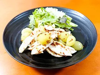 🐔 蒸し鶏とブドウのハニーマスタードあえ