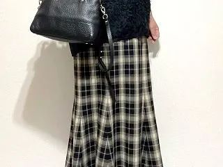 いつの時代も流行り関係なくチェックのスカ…