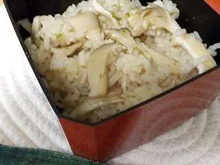 きのこの炊き込みご飯と秋を感じるさつまい…