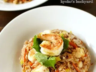 エビ炒飯と酸辣湯風スープ
