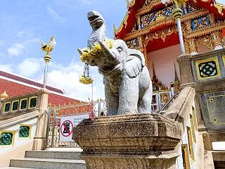 タイ王室の象の埋葬地：ワット カン ラッ…