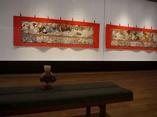 「京都市京セラ美術館」で開催中の染織家「…