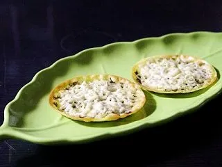 しらすとバジルのミニピザ