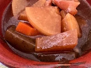 豆味噌で牛すじ煮