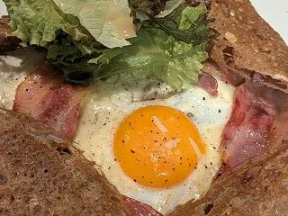 【京都】駅近オシャレカフェでガレットブラ…