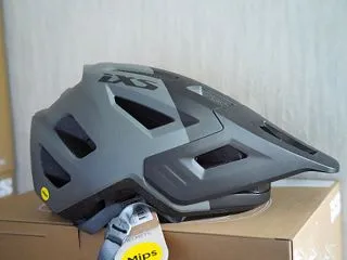 ヘルメット試着の時、そのまま出荷仕様でか…