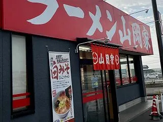 朝ラーin山岡家と飼育容器に居る謎の蝿