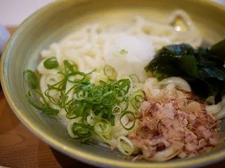 旅の締めは福岡空港でズルズルっと、あご出…