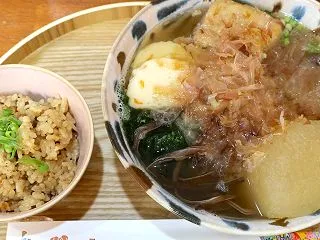 麺＆スープ＆お肉が選べる浦添の沖縄そば屋…