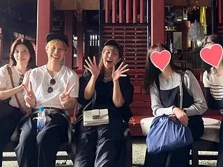 洞窟の中の神社へ
