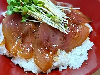 ヨコワ丼。マグロ丼じゃなくて