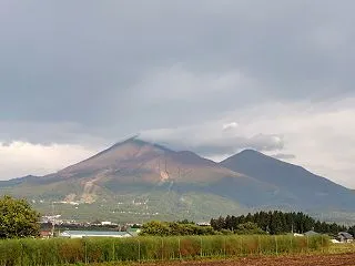 磐梯山にかかる虹 猪苗代町