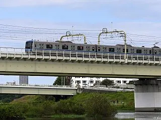 多摩川橋梁の小田急4000形
