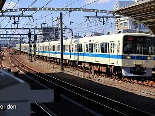 豪徳寺往来、通勤車いろいろ