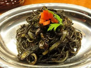 銀座 てらやま イカ墨ナポリタン