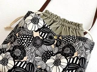 北欧風モノトーンノルディックフラワー（ベ…