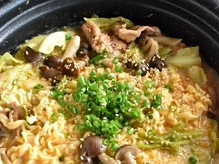 豚こまとキャベツの豆乳坦々風の旨辛サリ麺…