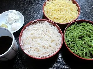 今日の昼そば(三色そば)