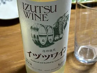 白ワインと緑こんにゃくとピーマン炒めとカ…