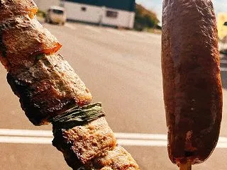 ひと切れが大きい！どでか豚串と４００円惣…