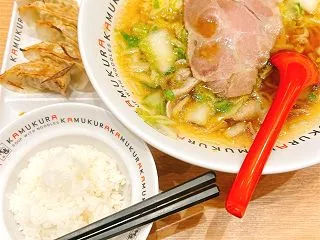 給料が上がったので、神座でラーメンと餃子…