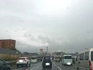 雨でずぶ濡れに
