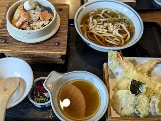 今日亭 中百舌鳥店で五目釜飯天ぷら定食を…