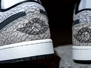 NIKE AIR JORDAN 1 LO…